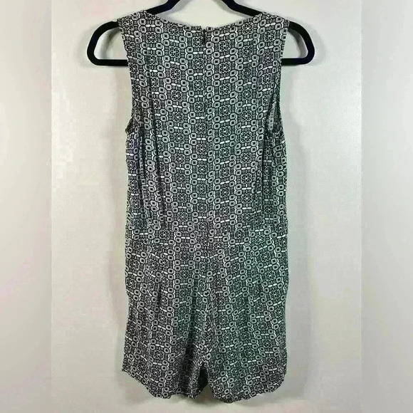 Laundry by Shelli Segal Romper Sleeveless Black and White Design Size 2 - Picture 2 of 12